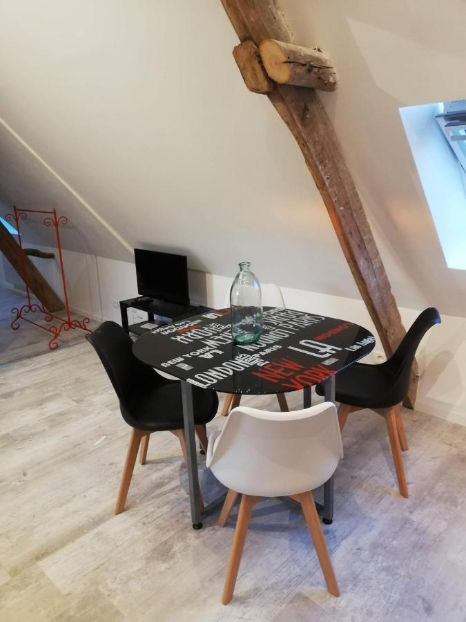 Au Cochon Qui Rit Lejlighed Flines-Les-Mortagne Eksteriør billede